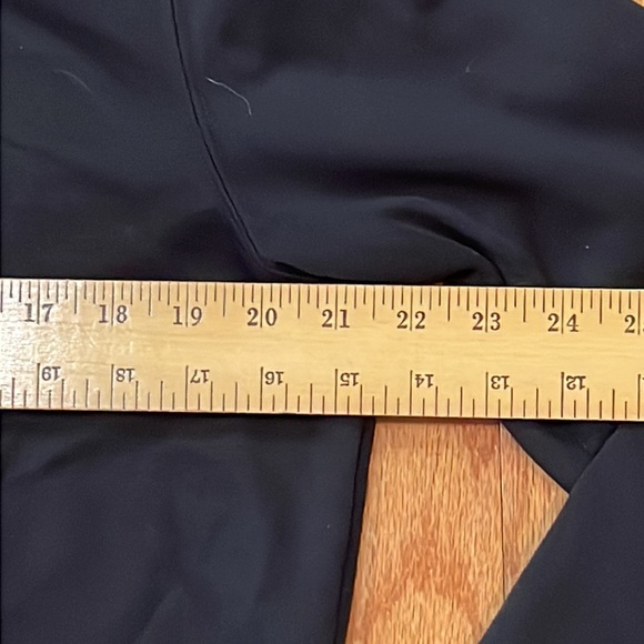 A Preowned H & M Woman size medium black and white Sweatshirt Hoodie with flower - Picture 4 of 12